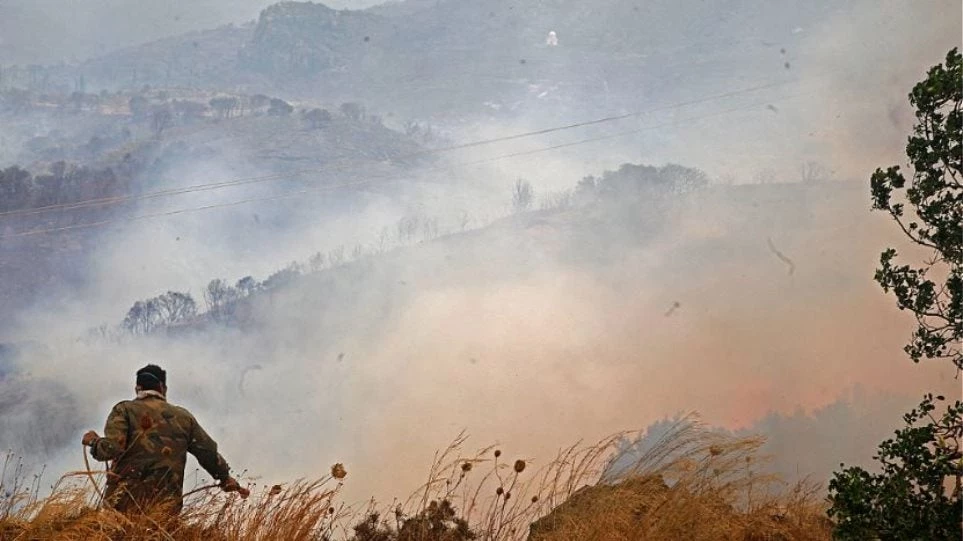 Συνελήφθη 21χρονος για εμπρησμό στη Βάρη